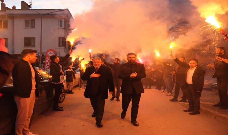 Partililer tarafından meşalelerle karşılanan Başkan Aşgın: “Gecemiz gündüzümüz Çorum olacak”