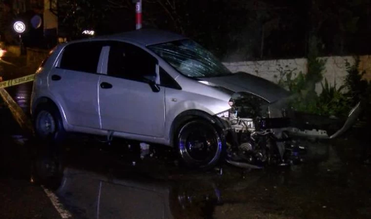 Pendik’te otomobil evin bahçe duvarına çarptı: 2 yaralı