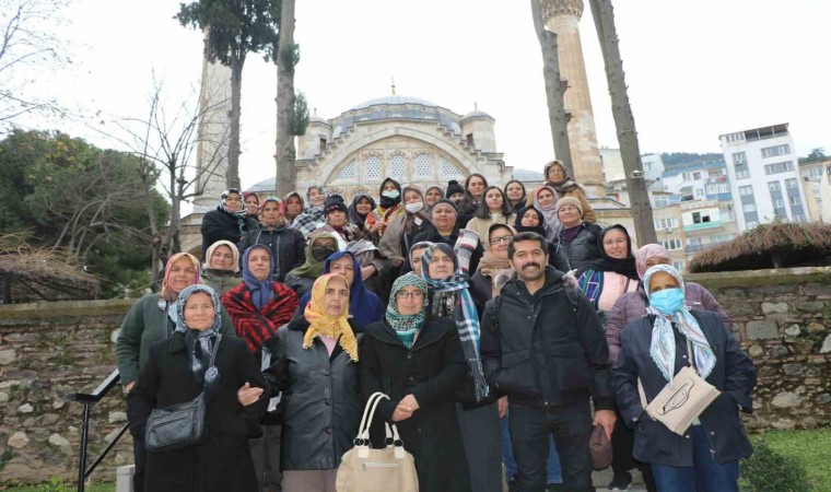 Salihlili kadınlar Manisanın tarihi yerlerini gezdi