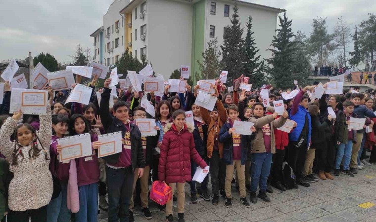 Şanlıurfada 747 bin öğrenci karne heyecanı yaşadı