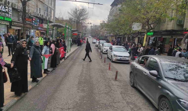 Şanlıurfada Gazze için insan zinciri oluşturuldu