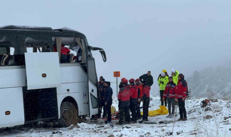 Şehitleri anmak için gittikleri şehirde ölen 2 kişi memleketleri Kocaelide toprağa verildi