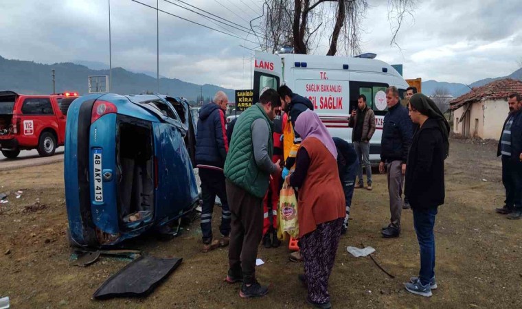 Seydikemerde aynı yerde bir dakikada iki kaza