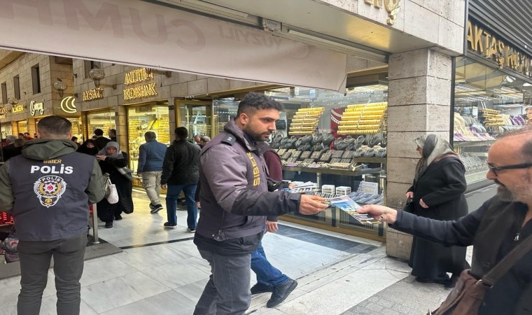 Siber Suçlarla Şube Müdürlüğü ekipleri Hanlar Bölgesinde vatandaşlara broşür dağıttı