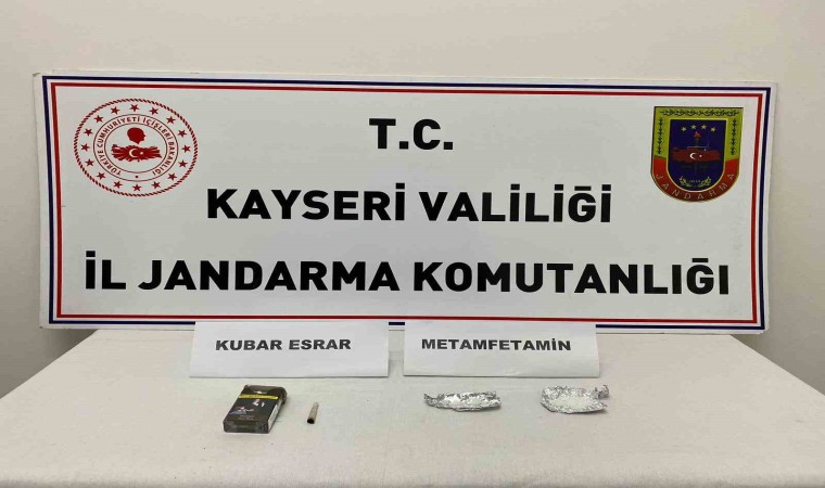 Sigara kağıdına sarılı uyuşturucu yakalandı