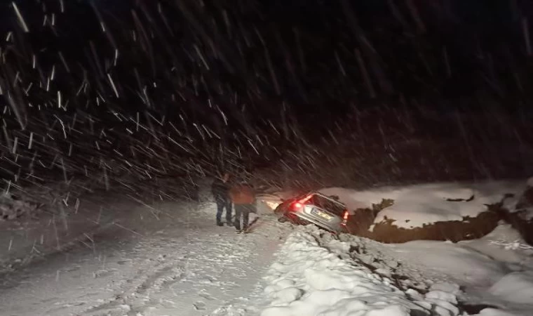 Siirt’te kar; cipteki 3 kişi kurtarıldı, 2 hasta ambulansa ulaştırıldı