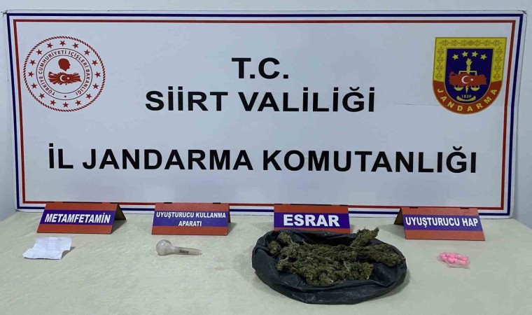 Siirtte yol kontrollerinde farklı araçlarda uyuşturucu madde ele geçirildi