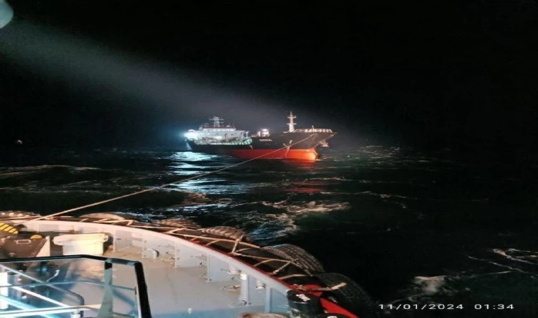 Silivri açıklarında asfalt tankerinde yangın 