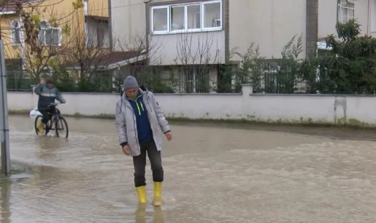 Silivri’de dere taştı sokaklar göle döndü