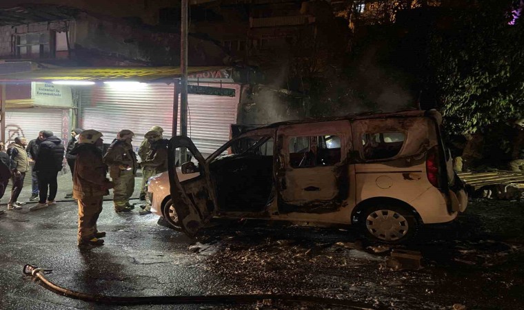 Şişlide bekçi ısınmak için ateş yaktı, hafif ticari araç ve bekçi kulübesi küle döndü