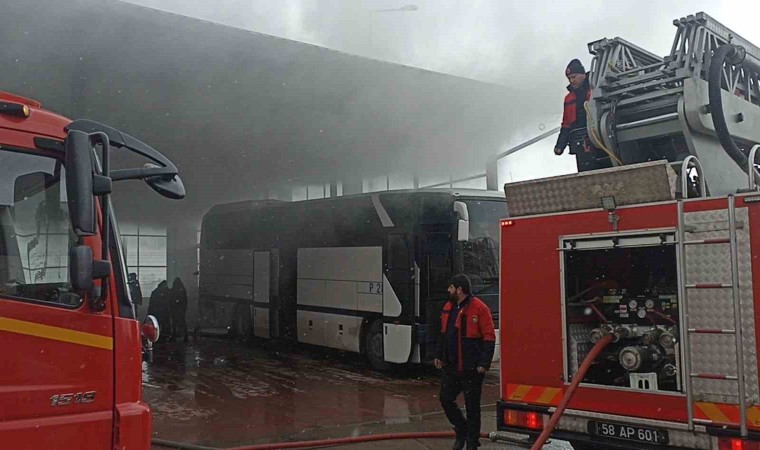 Sivasta işyerinde çıkan yangın ekipleri harekete geçirdi