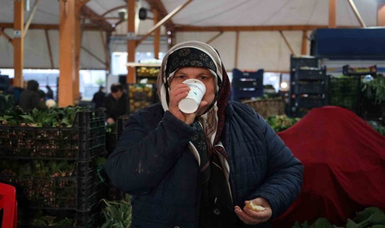 Soğuk havada esnafın içini ısıtan ikram