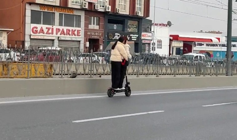 Sultangazide elektrikli scooterla tehlikeli yolculuk