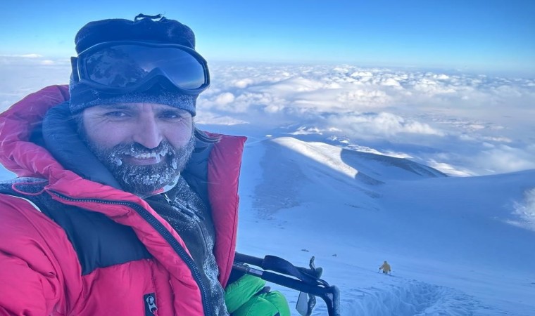 Süphan Dağına tırmanan dağcıların yüzü buz tuttu