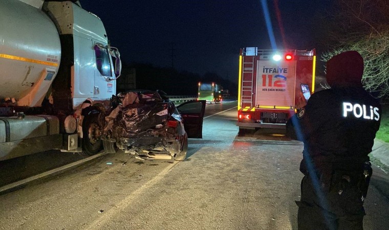 Tanker park halindeki otomobile çarparak 200 metre sürükledi: 1 yaralı