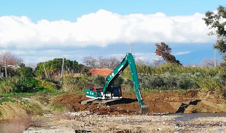 Tarihi taş köprüde DSİ tarafından yapılan temizlik çalışması memnun etmedi