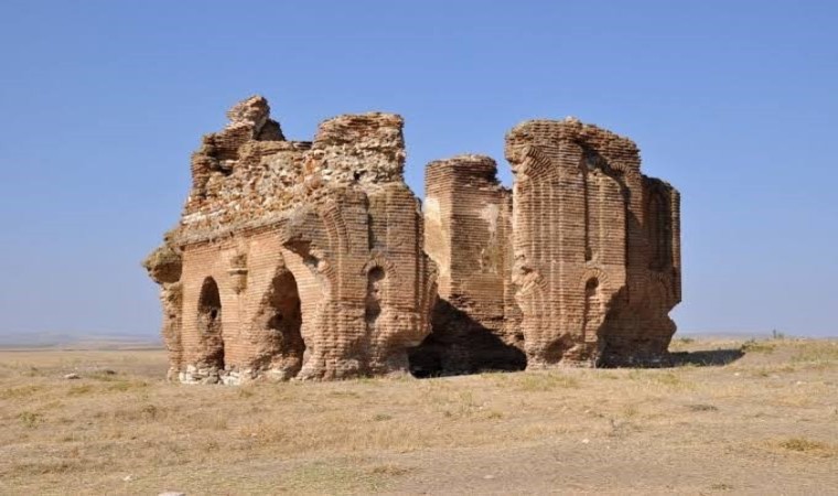 Tarihi Üçayak Kilisesini yapay zeka resmetti