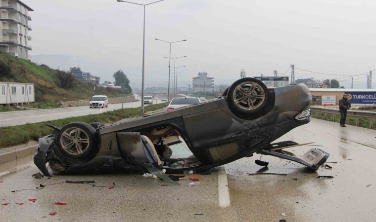 Ters dönen otomobilin sürücüsü yaralandı