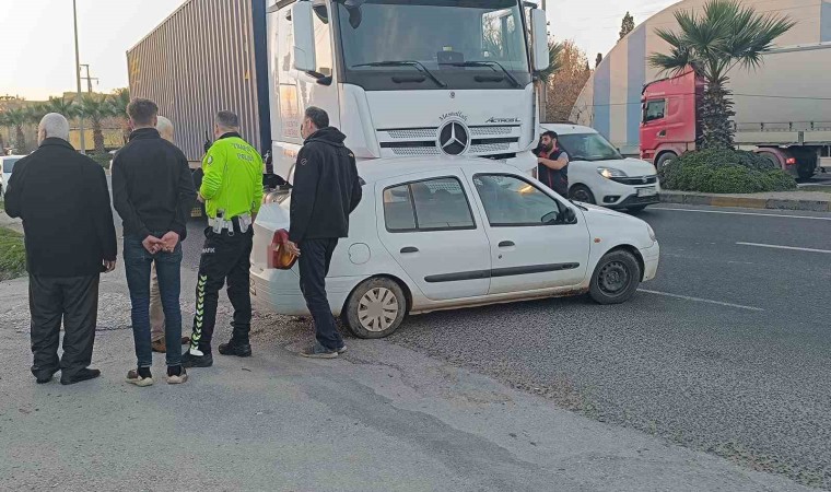 Tırın altında 50 metre sürüklenen araçtan burnu bile kanamadan çıktı