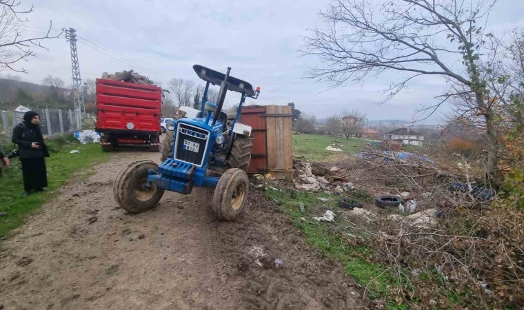 Traktörün altında kalmaktan son anda kurtuldu