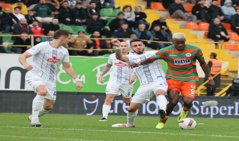 Trendyol Süper Lig: Alanyaspor: 0 - Rizespor: 0 (İlk yarı)