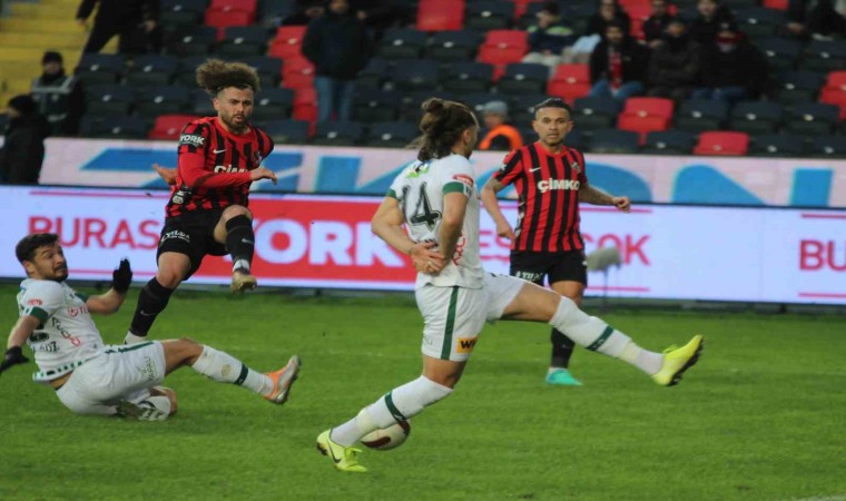 Trendyol Süper Lig: Gaziantep FK: 1 - Konyaspor: 1 (İlk yarı)