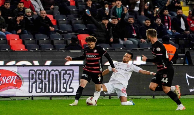 Trendyol Süper Lig: Gaziantep FK: 1 - Pendikspor: 0 (İlk yarı)