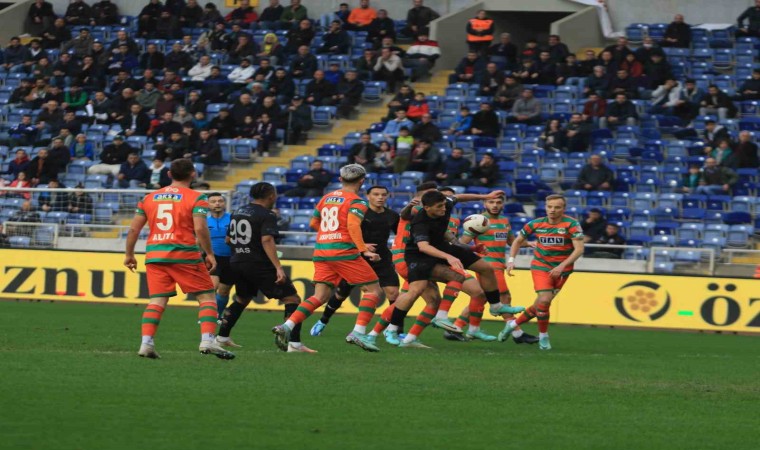 Trendyol Süper Lig: Hatayspor: 1 - Alanyaspor: 0 (İlk yarı)