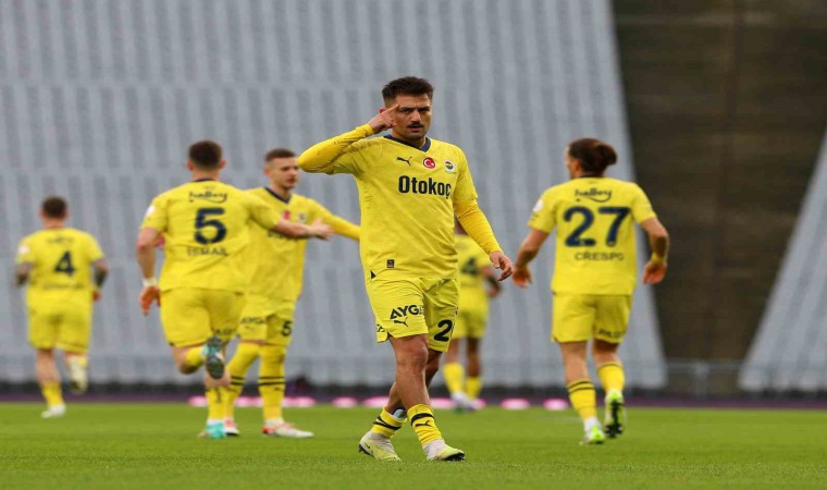 Trendyol Süper Lig: İstanbulspor: 1 - Fenerbahçe: 4 (İlk yarı)