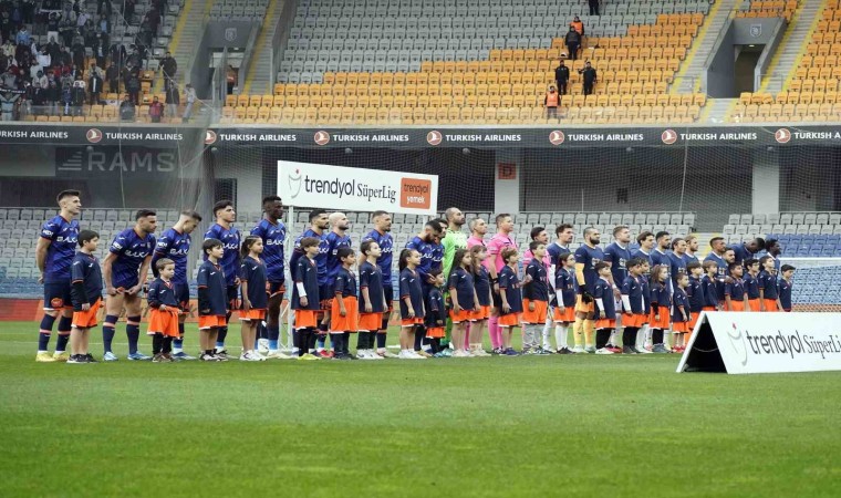 Trendyol Süper Lig: RAMS Başakşehir: 0 - Adana Demirspor: 0 (Maç devam ediyor)