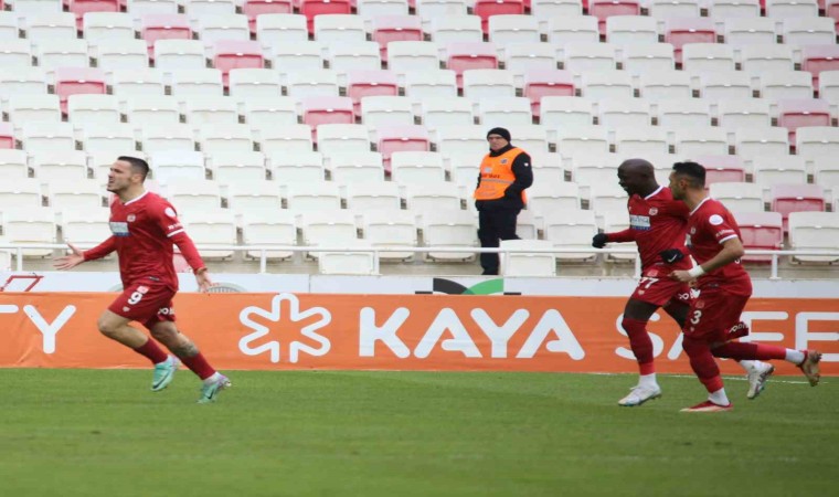 Trendyol Süper Lig: Sivasspor: 1 - Beşiktaş: 0 (İlk yarı)