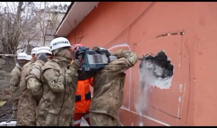 Tuncelide asker ve polislerden 80 afet arama kurtarma timi oluşturuldu