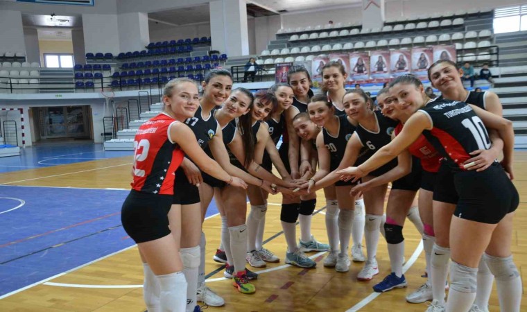 Turgutlu Belediyesi Kadın Voleybol Takımı sezonu galibiyetle noktaladı