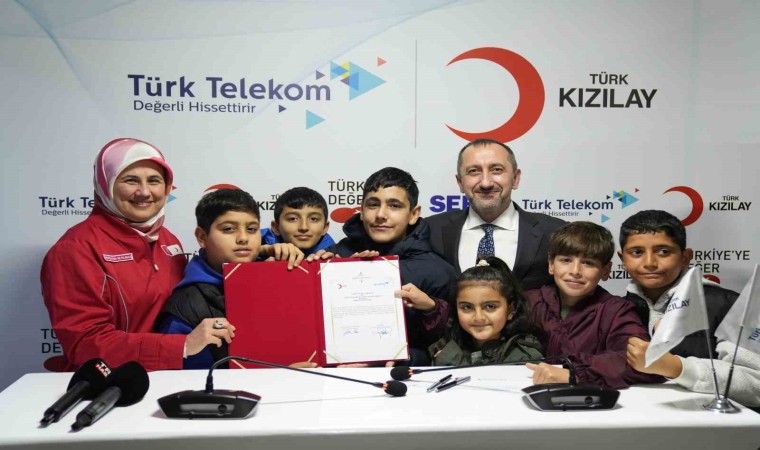 Türk Telekom ve Kızılaydan deprem bölgesindeki öğrencilere eğitim ve teknoloji desteği