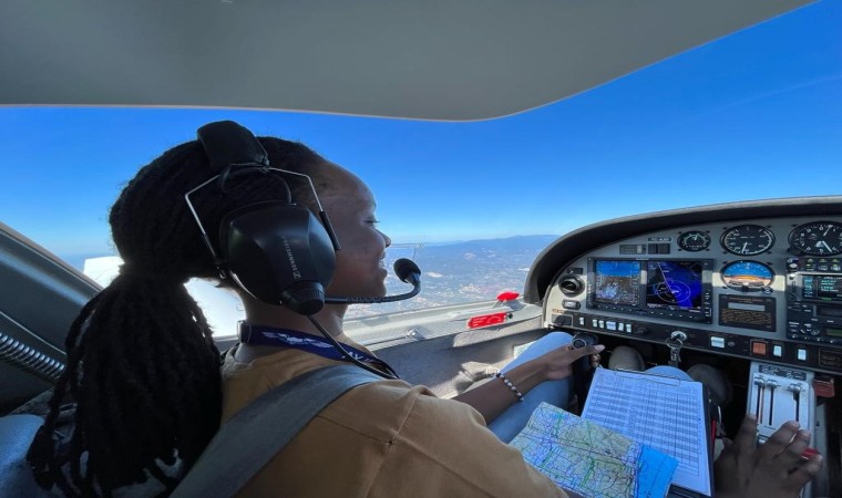 Türkiyede eğitim gördü, Ruandanın en genç kadın pilotu oldu