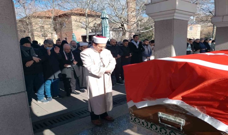 Türkiyede tedavi gördükleri hastanede hayatını kaybeden 2 Filistinli son yolculuğuna uğurlandı