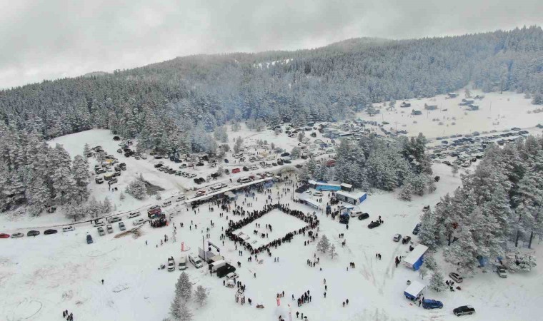 Türkiyenin dört bir yanından binlerce kişi 3. Kastamonu Araç Yayla Kış Festivalinde buluştu