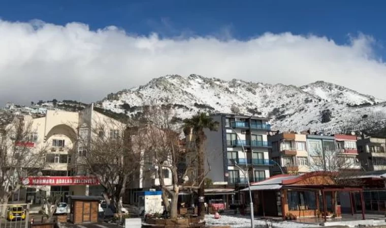 Türkiye’nin tek ada ilçesi Marmara’da fırtına ve kar; adaya 2 gün ulaşım sağlanamadı