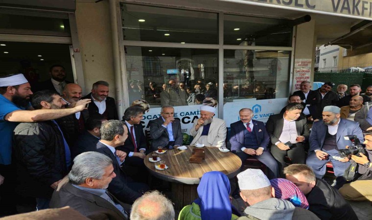 Ulaştırma ve Altyapı Bakanı Uraloğlu, Bayrampaşada vatandaşlarla bir araya geldi