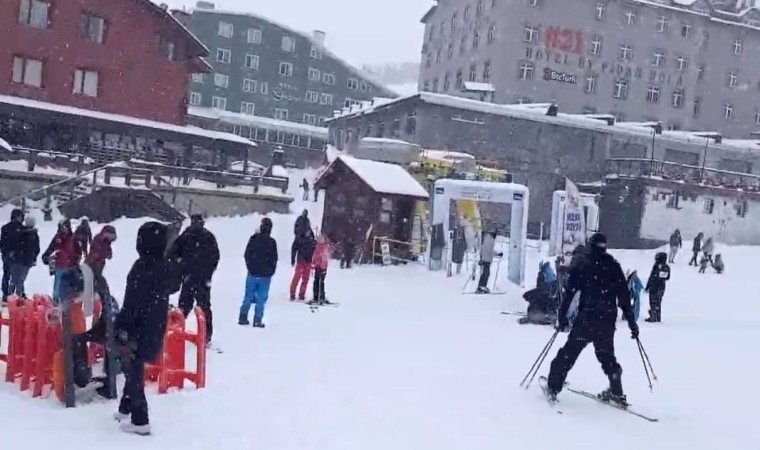 Uludağda beklenen kar yağışı başladı