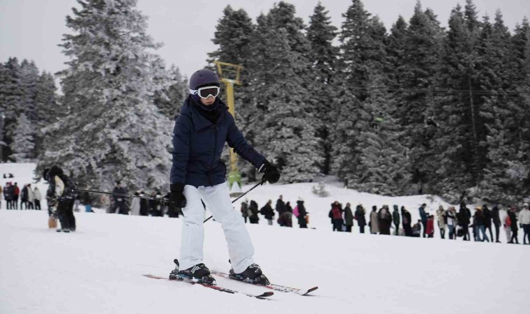 Uludağda teleferik ve telesiyej izdihamı, metrelerce kuyruk oluştu