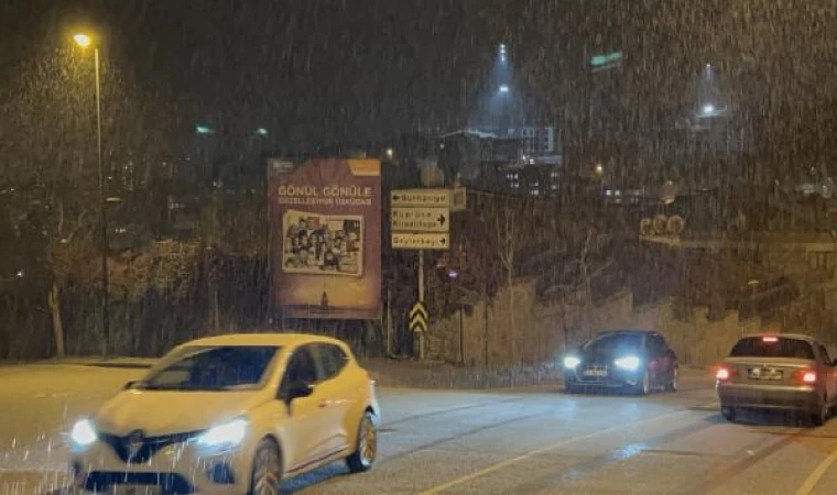 Üsküdar ve Kadıköy’de dolu, Kartal’da kar yağdı