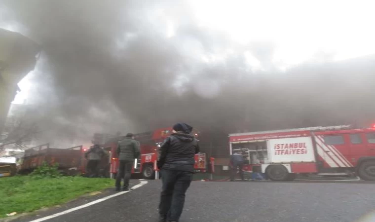 Üsküdar’da 4 katlı otoparkta yangın (1)