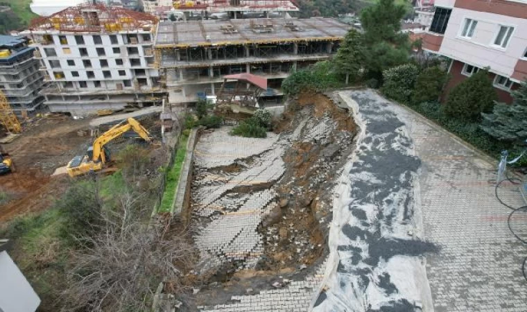 Üsküdar’da istinat duvarı çöktü : Bina boşaltıldı