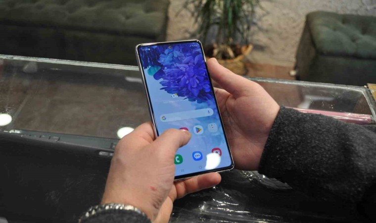 Üst model telefonlardaki kronik AMOLED yanığı sorununa dikkat