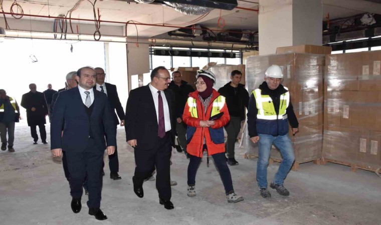 Vali Canbolat, Aydın Şehir Hastanesinde incelemelerde bulundu