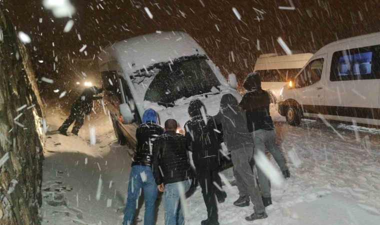 Vanda yüksek kesimlerde kar ve tipi etkili oluyor