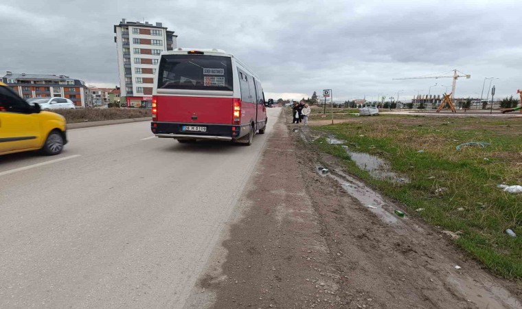 Vatandaşlar bu caddenin eksikliklerinin giderilmesi istiyor