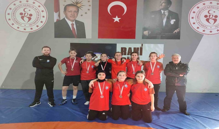 Yalova Belediyespor Kız Güreş Takımından büyük başarı