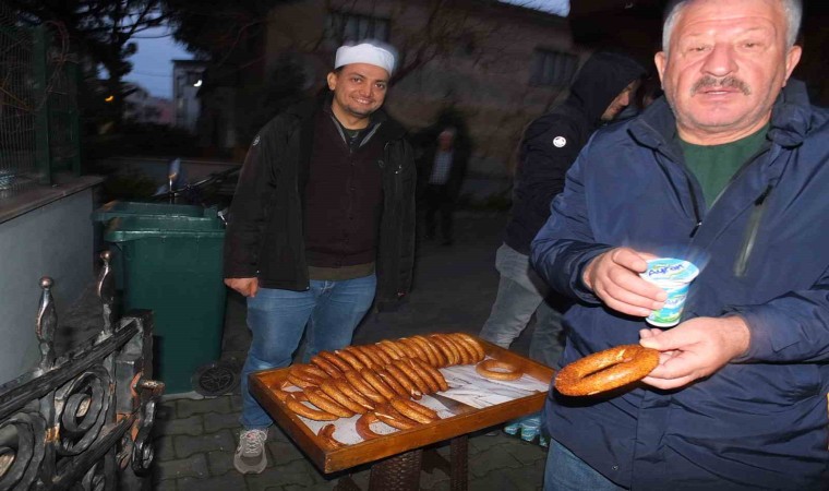 Yeni yılın ilk günü eller semaya Gazzeliler için açıldı